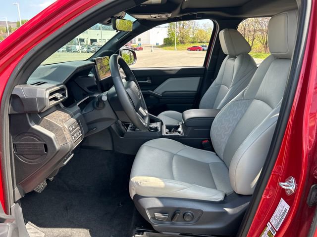 Used 2025 Toyota Tacoma Limited AWD/4WD image 10