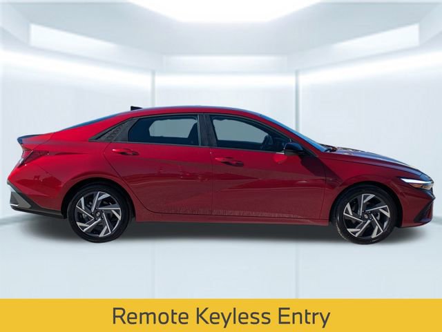 Used 2025 Hyundai Elantra Sport image 8