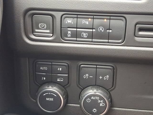 Used 2023 Chevrolet Suburban RST w/ Sport Performance Package AWD/4WD image 25