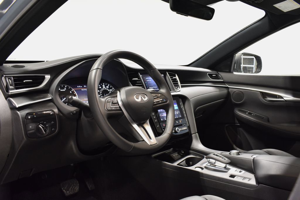 Certified 2025 INFINITI QX55 Luxe w/ Cargo Package image 3