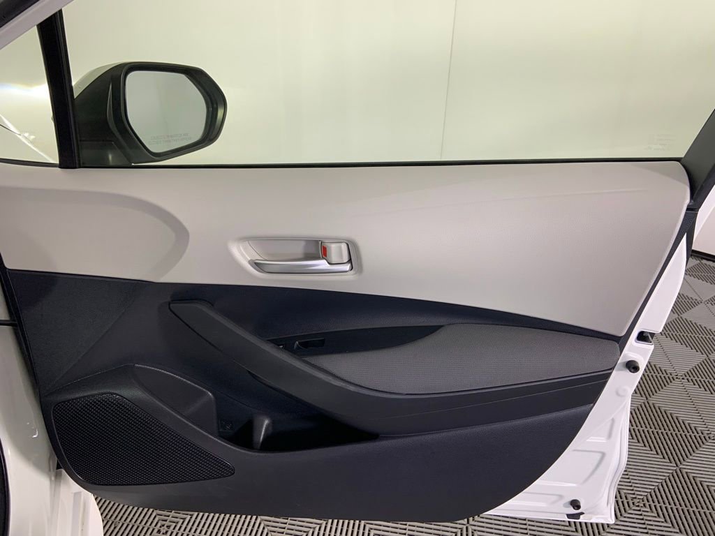 Used 2021 Toyota Corolla LE image 21