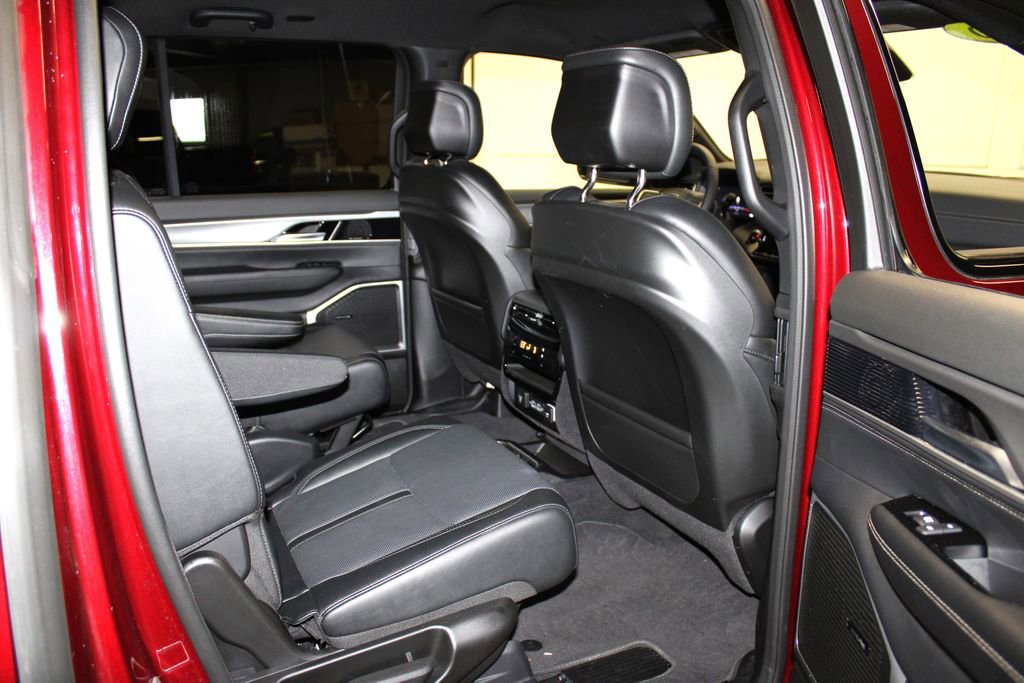 Used 2025 Jeep Wagoneer Series II image 32