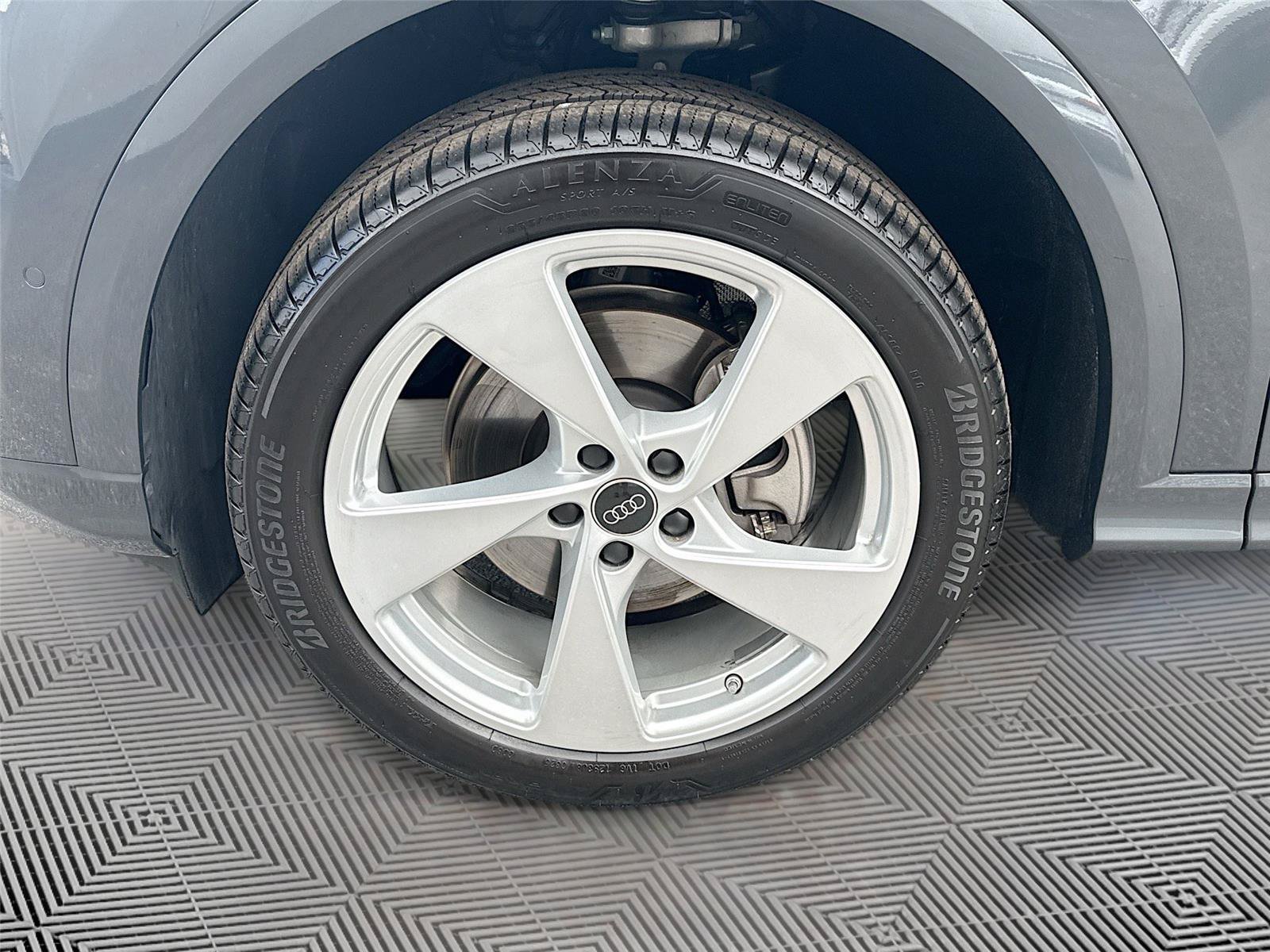 Certified 2025 Audi Q5 Premium Plus w/ Premium Plus AWD/4WD image 32