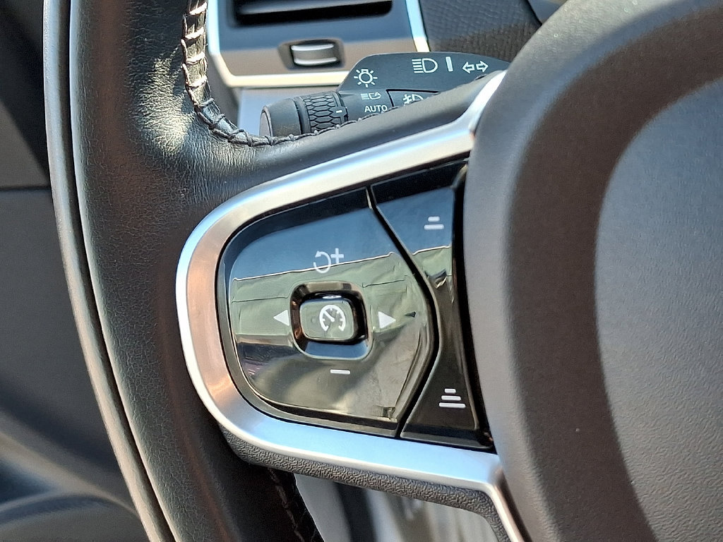 Used 2021 Volvo XC90 T5 Momentum w/ Climate Package FWD image 23