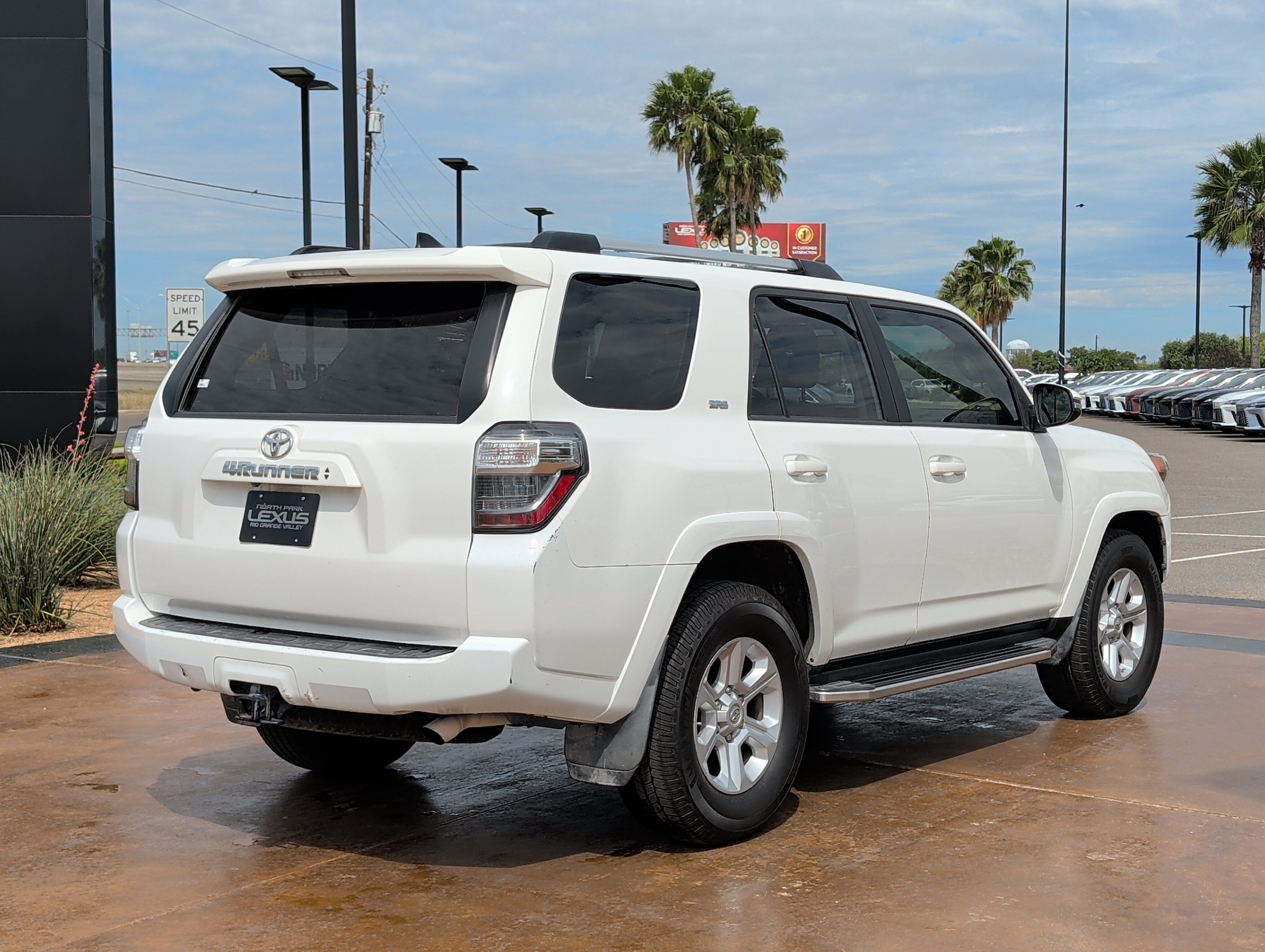 Used 2020 Toyota 4Runner SR5 Premium w/ Moonroof Package RWD image 2
