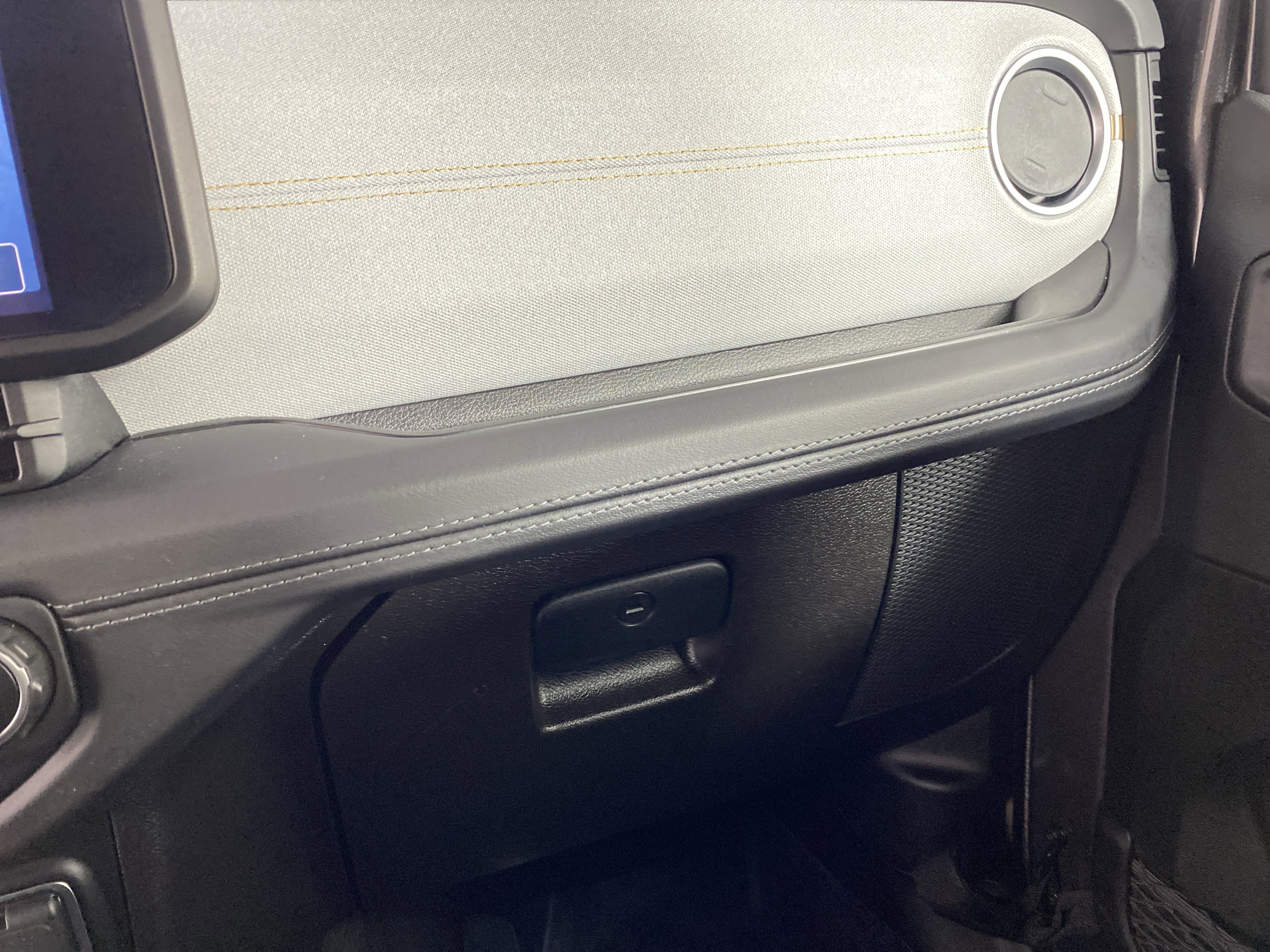 Used 2025 Jeep Wrangler Sahara AWD/4WD image 30