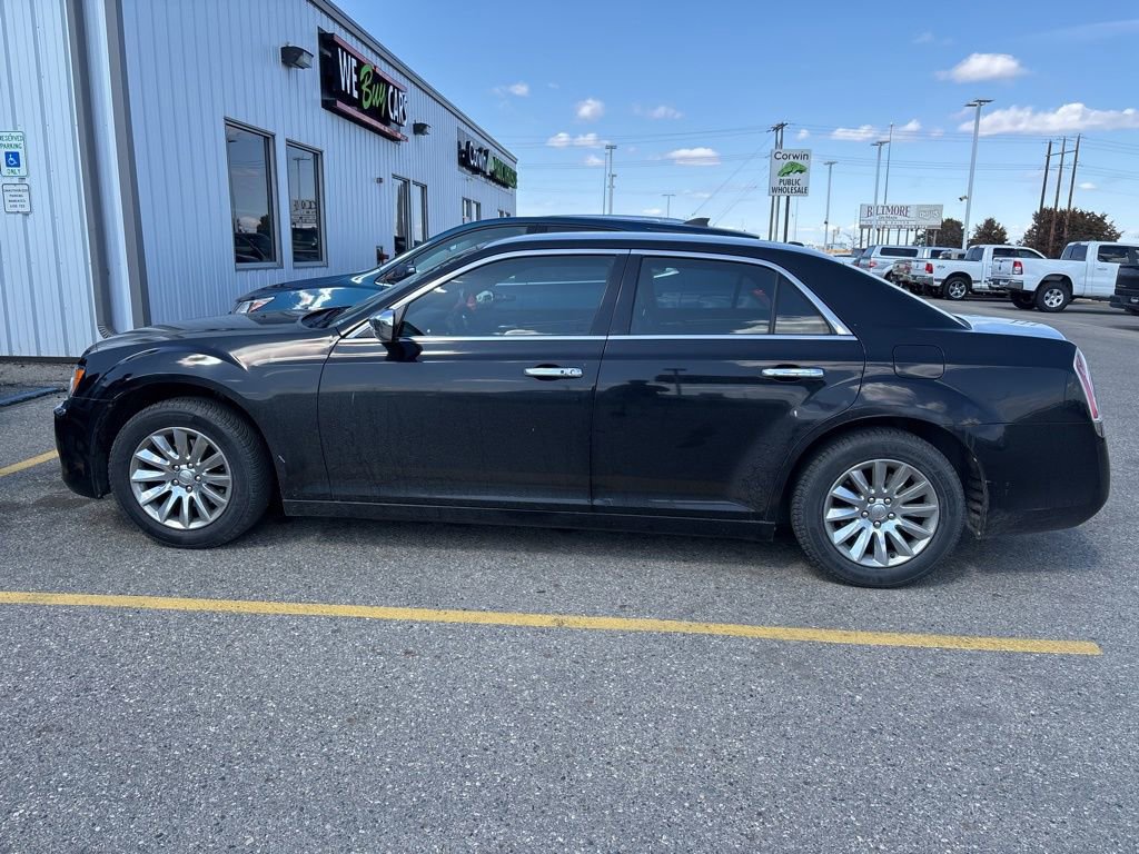 Used 2013 Chrysler 300 RWD image 8