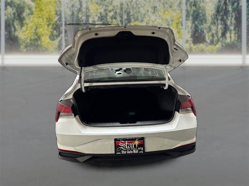 Used 2021 Hyundai Elantra SE FWD image 13