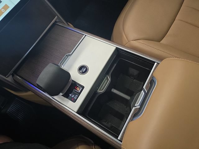 Certified 2025 Land Rover Range Rover SE AWD/4WD image 27