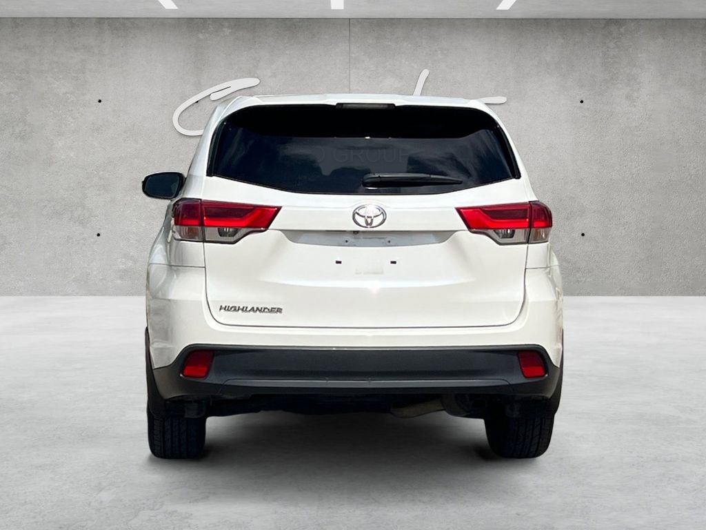 Used 2017 Toyota Highlander LE FWD image 15