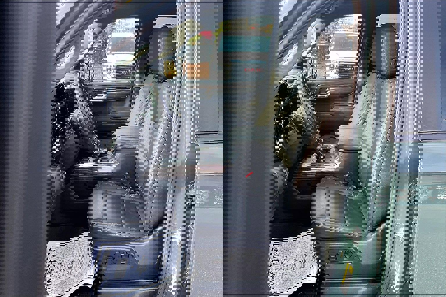 Used 2025 Chevrolet Silverado 1500 LT w/ Leather Package image 21