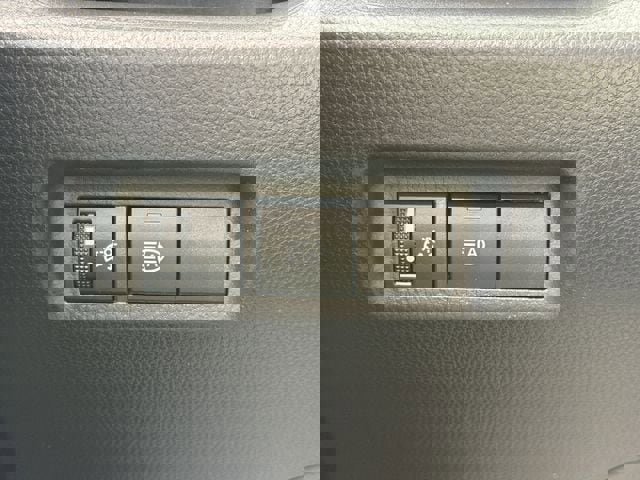 Used 2025 Toyota RAV4 XLE image 22