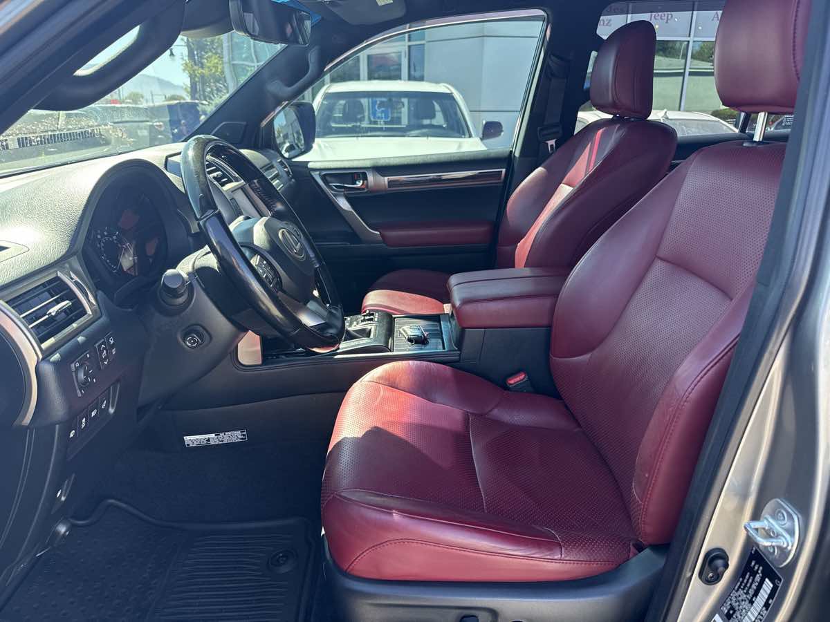 Used 2020 Lexus GX 460 Luxury w/ Luxury Sport Package AWD/4WD image 13