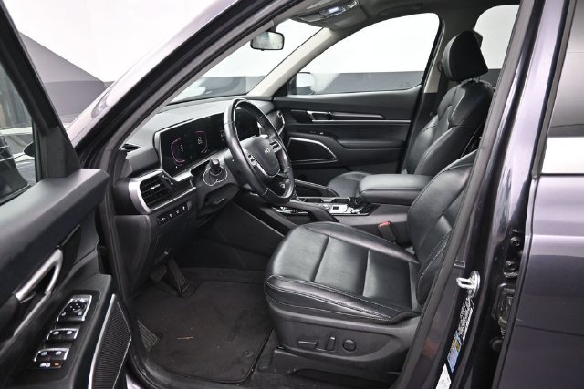 Used 2025 Kia Telluride S FWD image 29