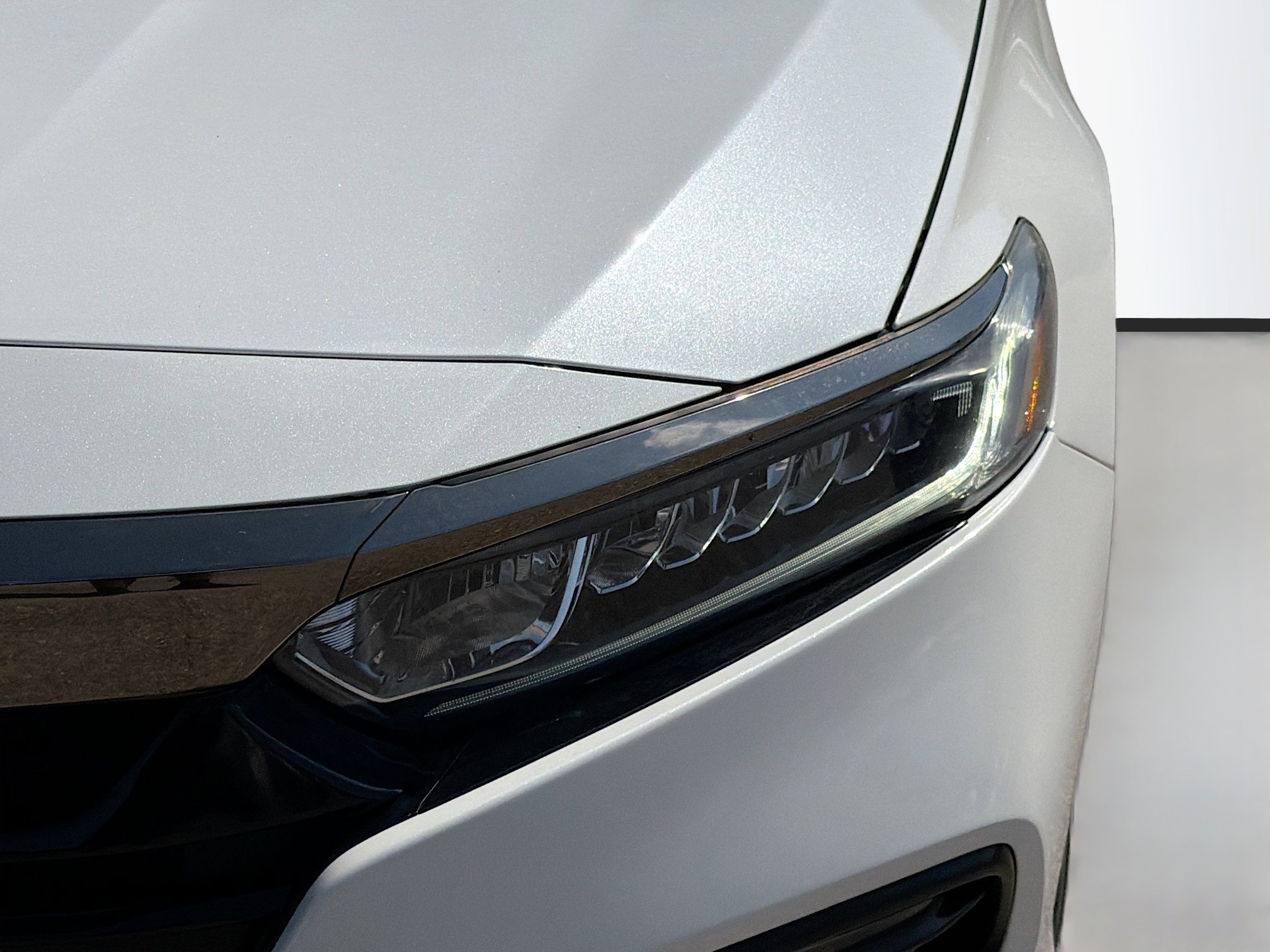 Used 2018 Honda Accord Sport image 9