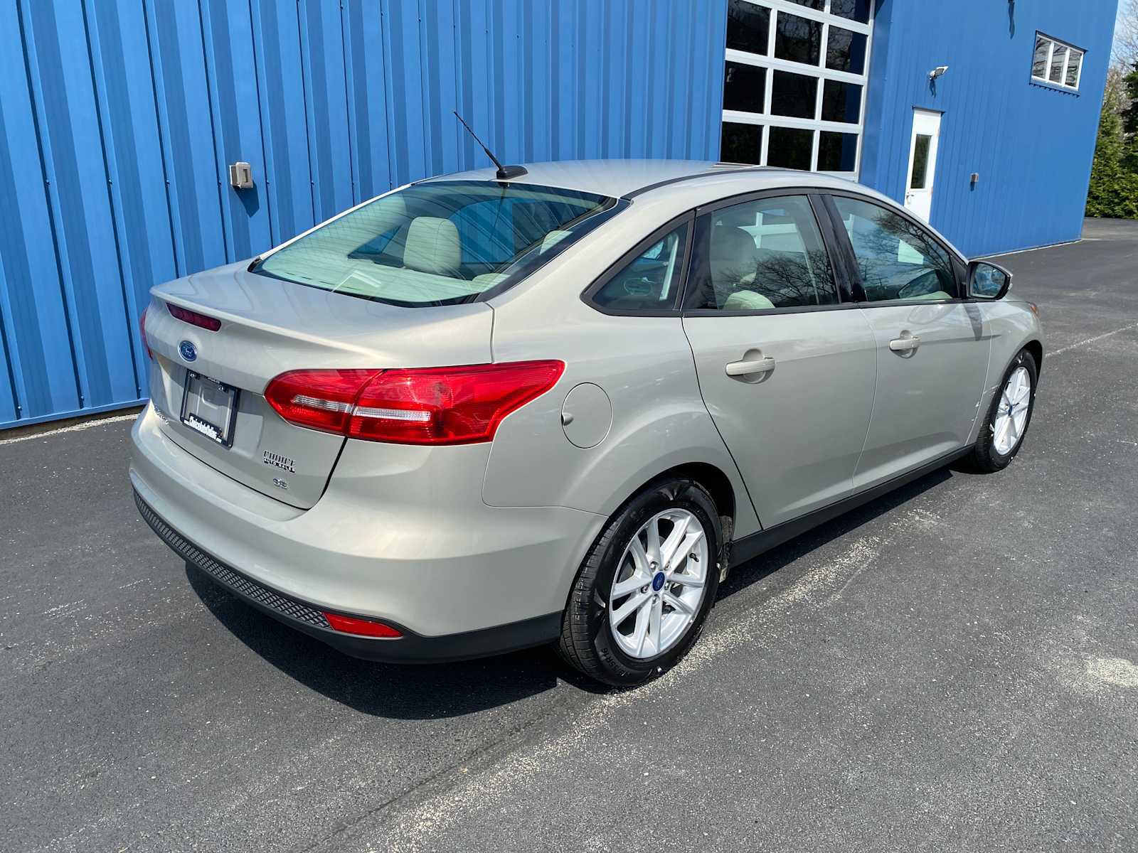 Used 2016 Ford Focus SE w/ SE Cold Weather Package image 4