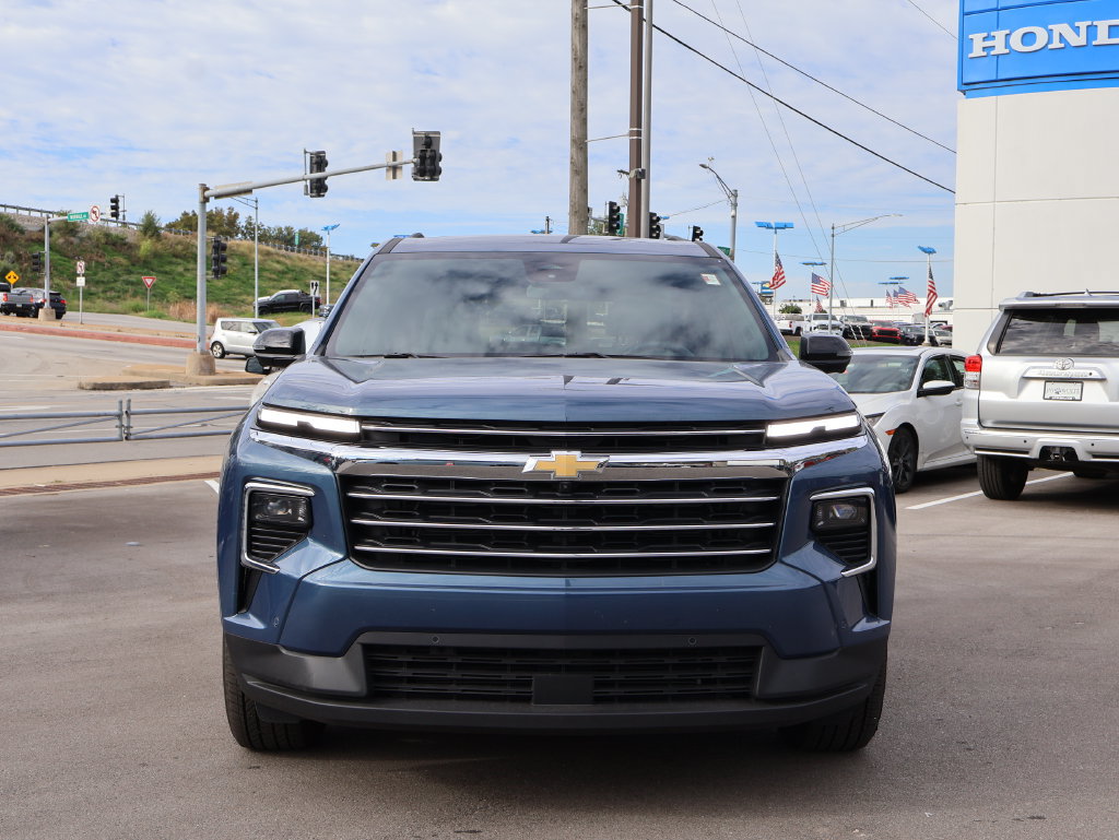 Used 2025 Chevrolet Traverse LT w/ Enhanced Driving Package FWD image 2