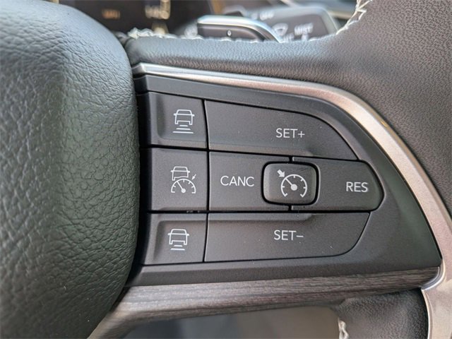 New 2025 Jeep Grand Cherokee Limited w/ Black Appearance Package image 19