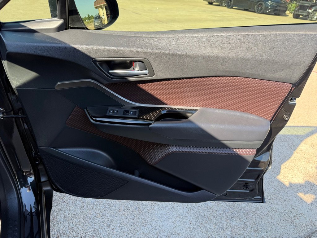 Used 2019 Toyota C-HR Limited FWD image 21