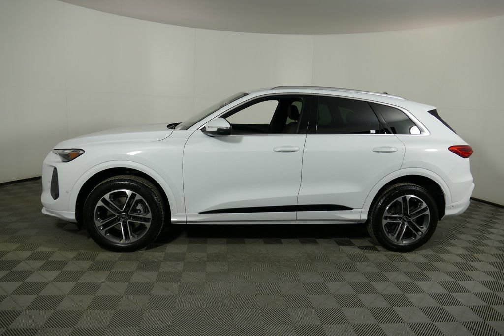 Used 2025 Audi Q5 Premium w/ Convenience Package image 6