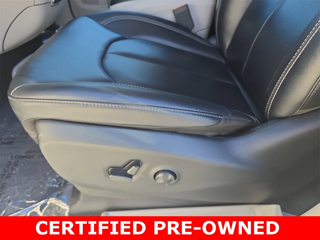 Used 2024 Chrysler Pacifica Touring-L image 30