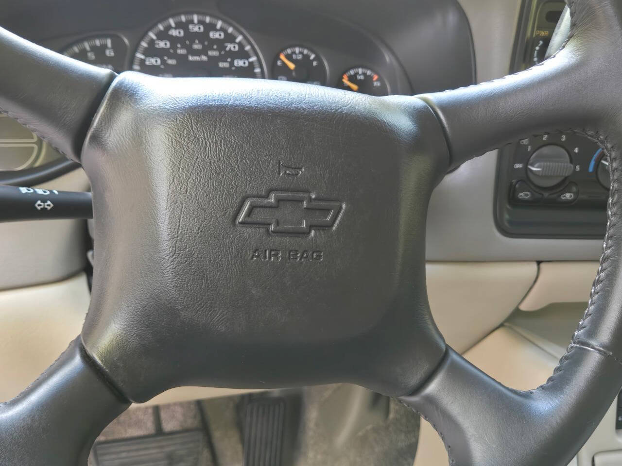 Used 2000 Chevrolet Tahoe LS w/ LS Preferred Equipment Group AWD/4WD image 15