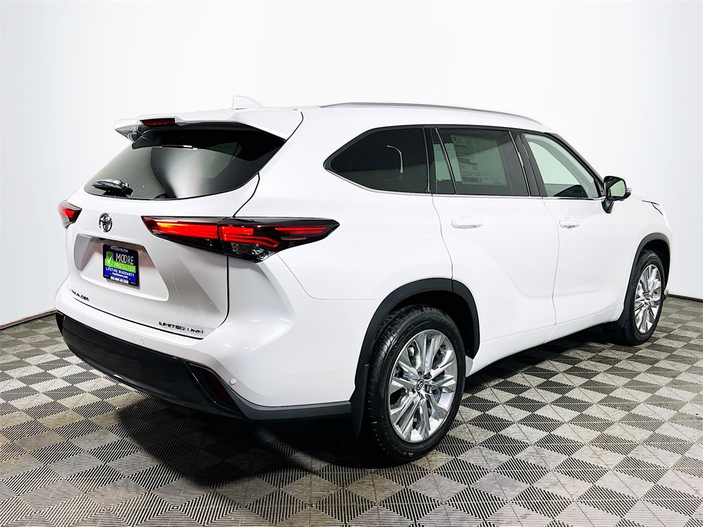 New 2025 Toyota Highlander Limited image 8