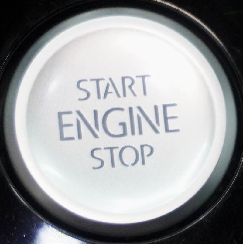 Used 2016 Volkswagen Golf R 4-Door image 24