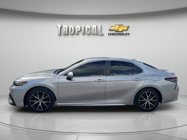 Used 2023 Toyota Camry SE w/ Convenience Package FWD image 2