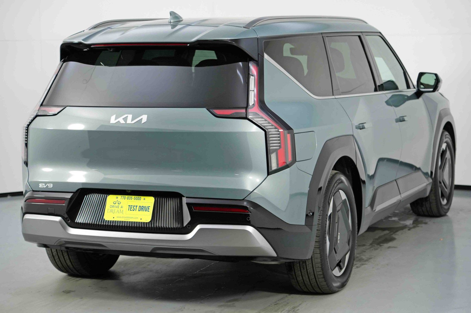 Used 2024 Kia EV9 Land image 57