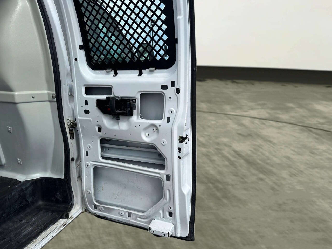 Used 2014 Chevrolet Express 2500 image 16