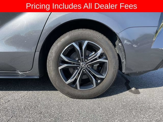 Used 2025 Toyota Sienna Platinum AWD/4WD image 9