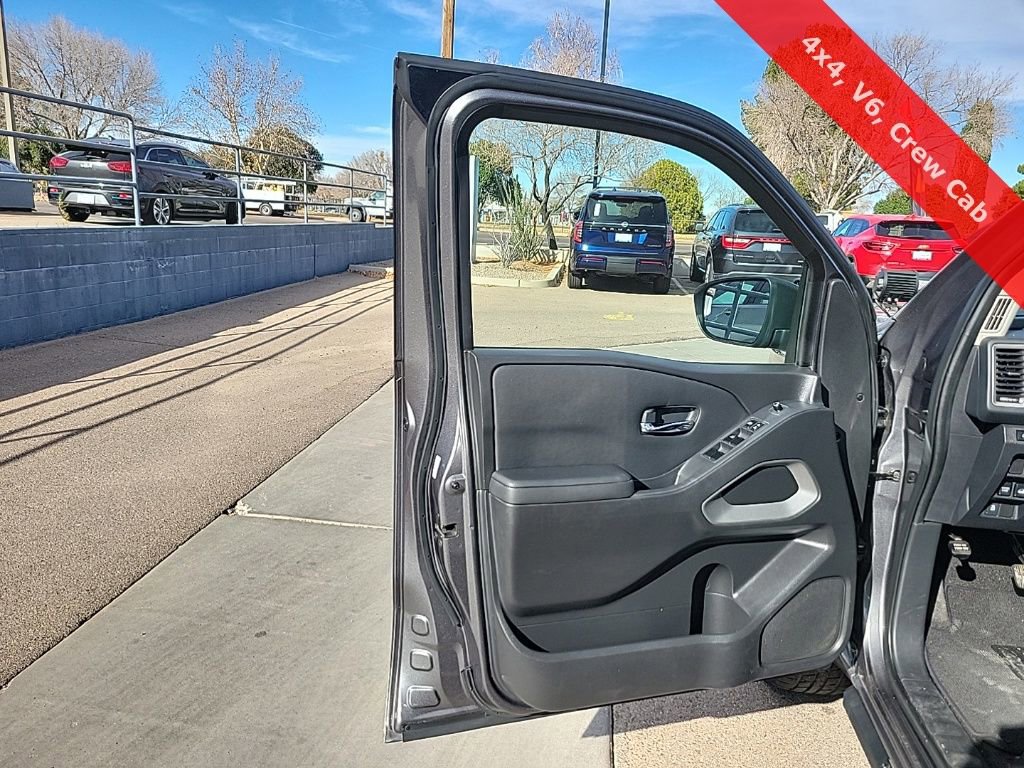 Used 2022 Nissan Frontier SV image 11