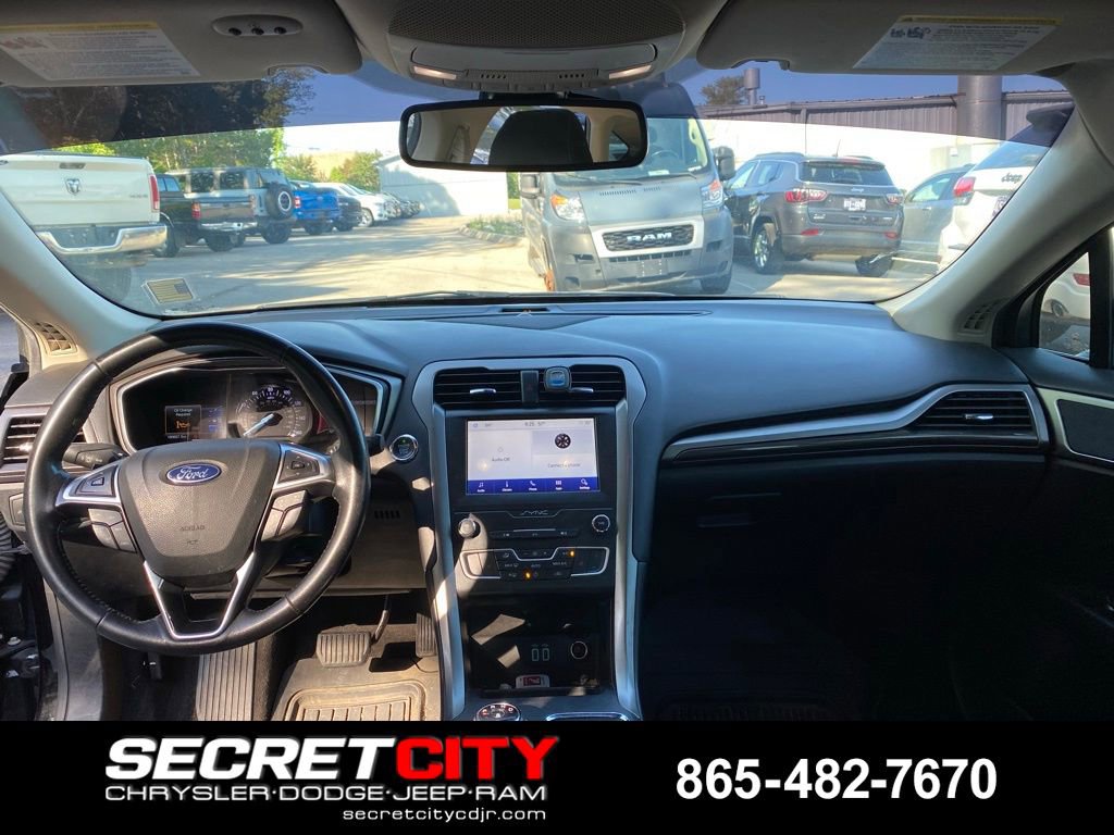 Used 2019 Ford Fusion SEL FWD image 16