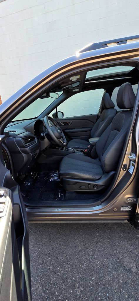 Used 2025 Subaru Forester Premium AWD/4WD image 12