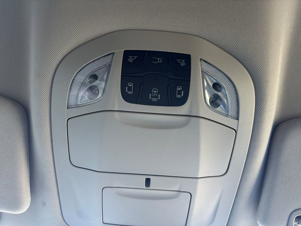 Used 2024 Chrysler Pacifica Touring-L image 25