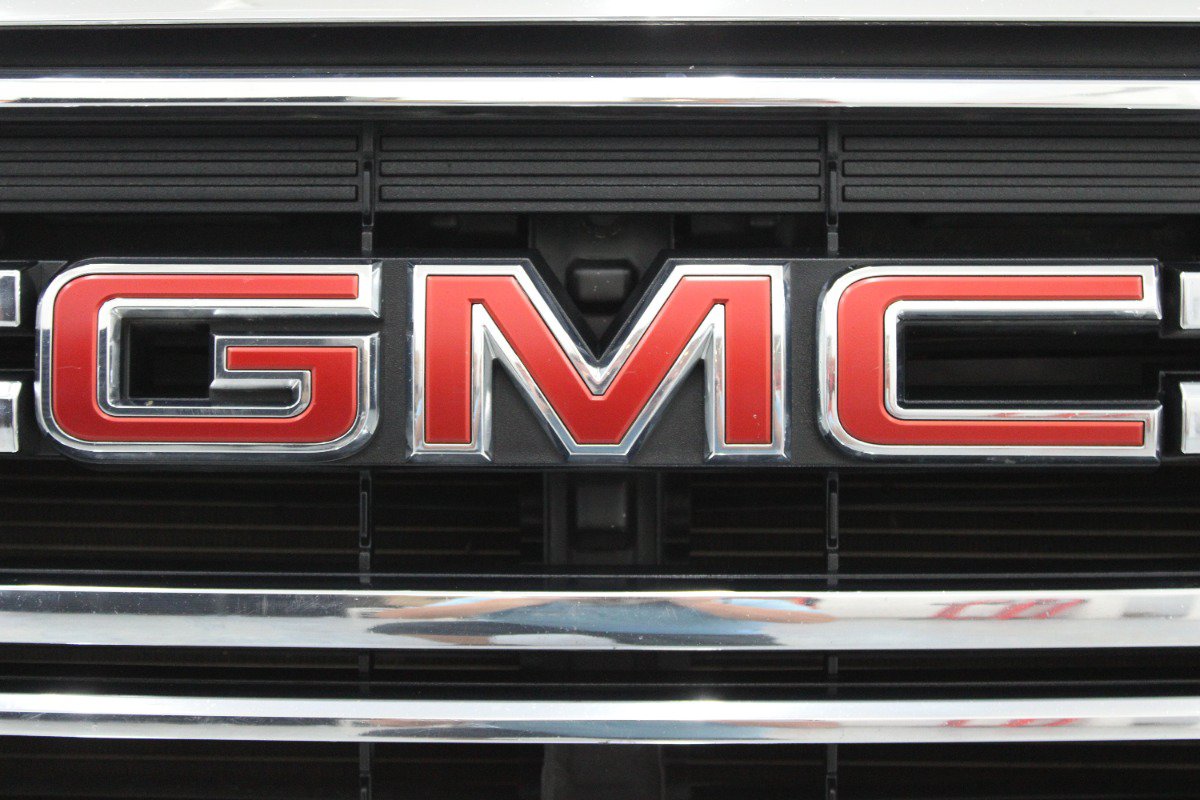 Used 2022 GMC Acadia SLT w/ LPO, Floor Liner Package FWD image 35
