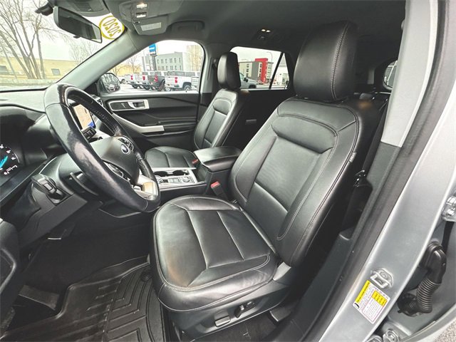 Used 2020 Ford Explorer XLT w/ Equipment Group 202A image 18