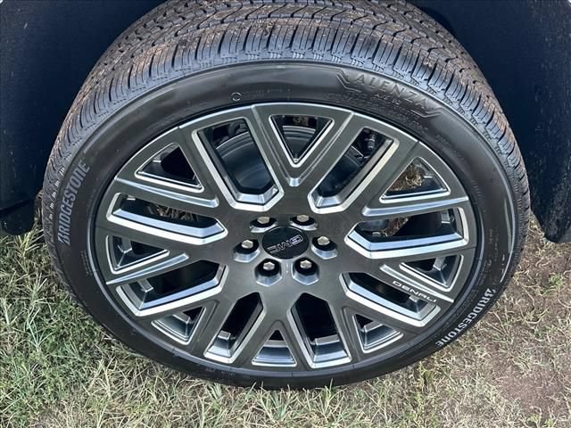 New 2026 GMC Yukon Denali Ultimate AWD/4WD image 18