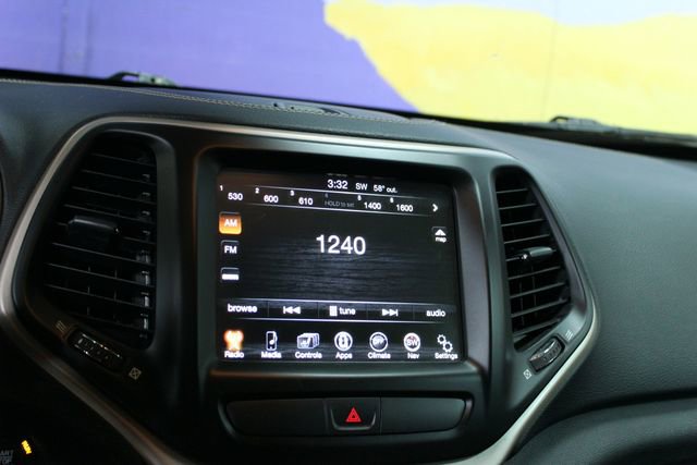 Used 2016 Jeep Cherokee Latitude w/ Comfort & Convenience Group AWD/4WD image 18