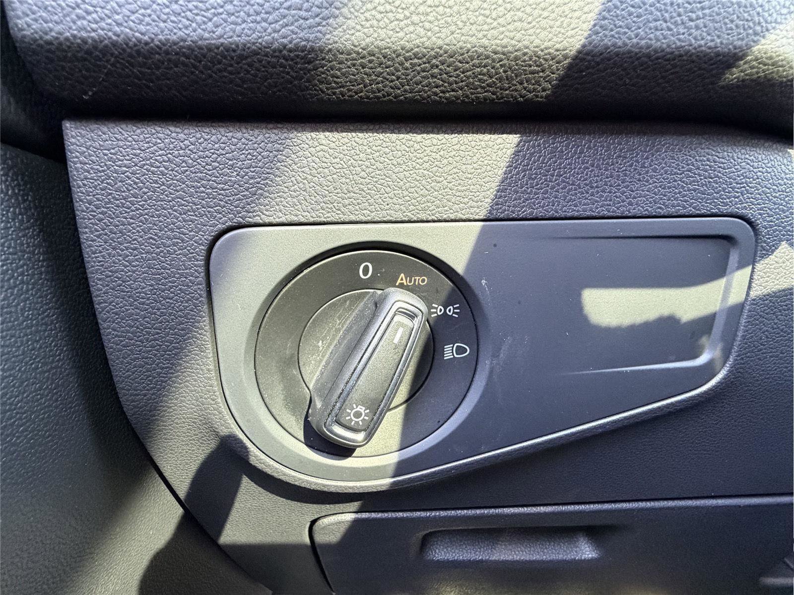 Used 2022 Volkswagen Tiguan SE R-Line image 12