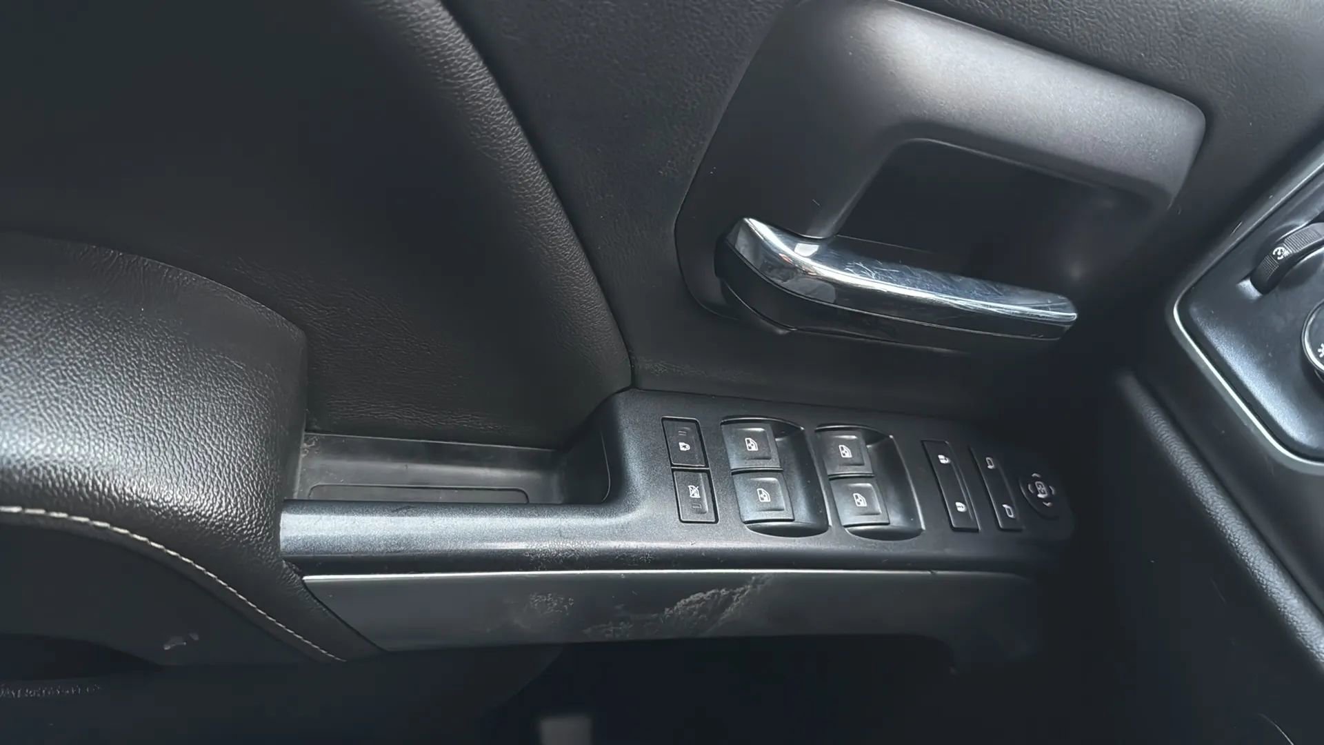 Used 2018 Chevrolet Silverado 1500 LT image 19