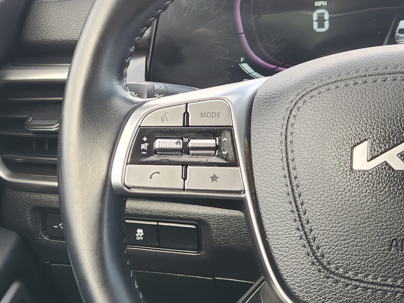 Used 2024 Kia Telluride LX FWD image 31