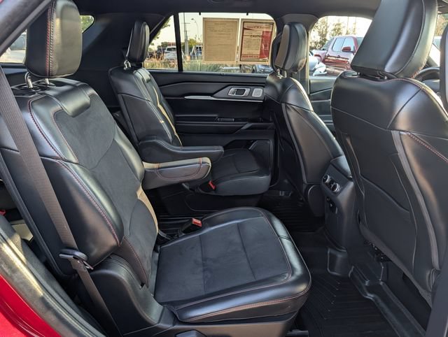 Used 2025 Ford Explorer ST AWD/4WD image 34