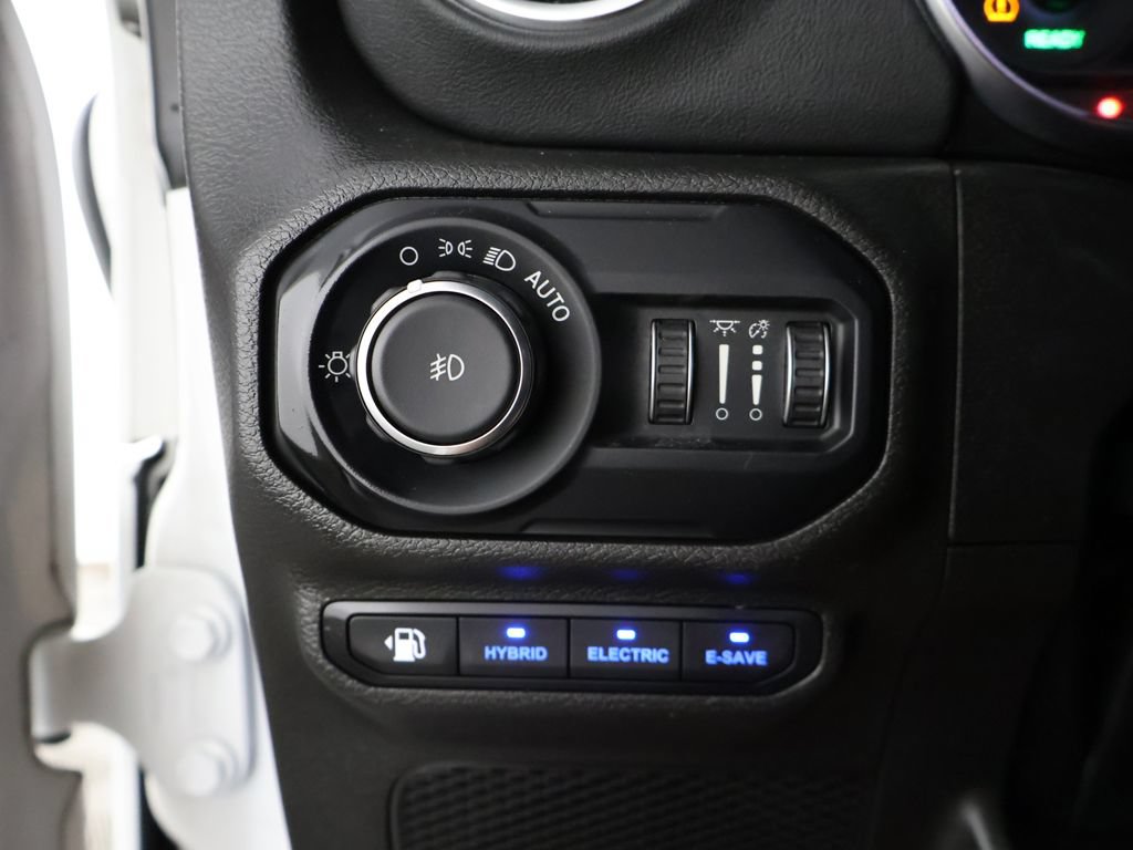 Used 2022 Jeep Wrangler Unlimited Sahara w/ Cold Weather Group AWD/4WD image 18