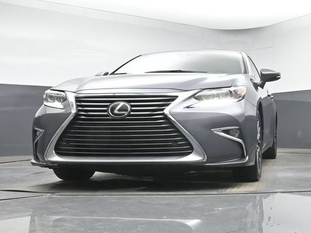 Used 2016 Lexus ES 350 w/ Luxury Package w/Wood Trim FWD image 37