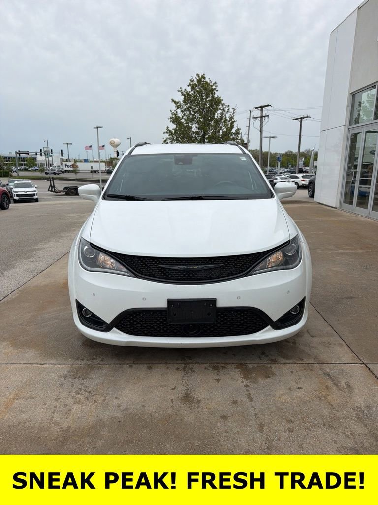 Used 2020 Chrysler Pacifica Touring-L Plus FWD image 2