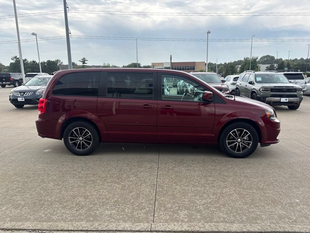 Used 2017 Dodge Grand Caravan SE FWD image 4