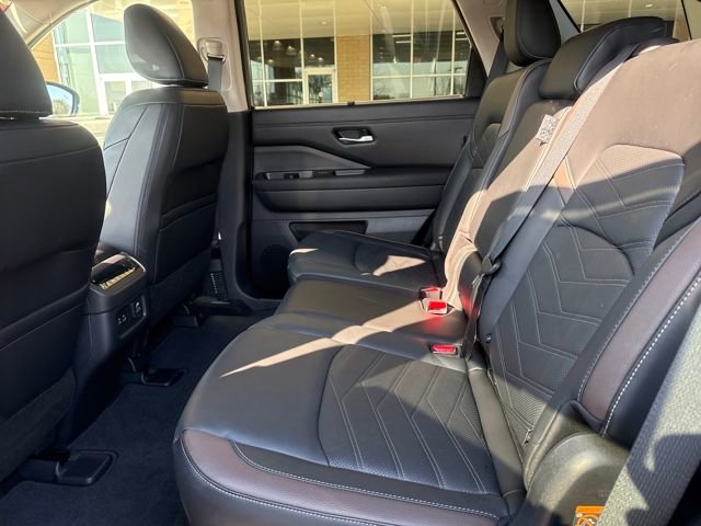 Used 2024 Nissan Pathfinder Platinum w/ Cargo Package image 20