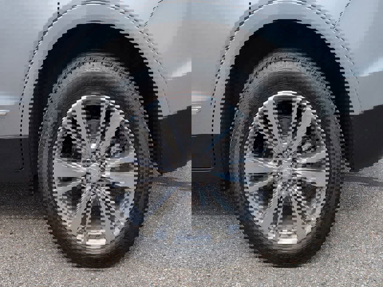 Used 2025 Cadillac XT5 Premium Luxury image 13